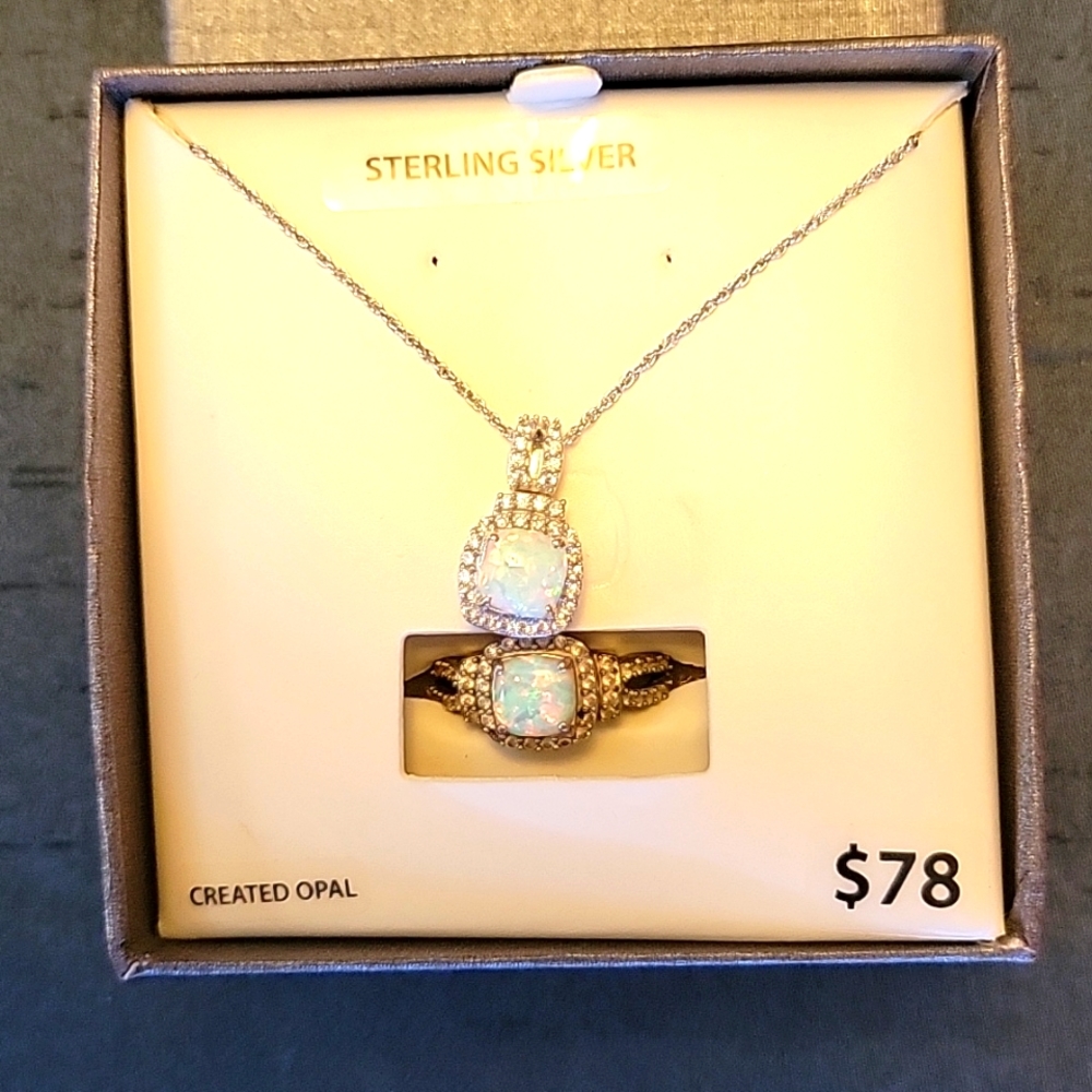 Beautiful Opal necklace & ring set